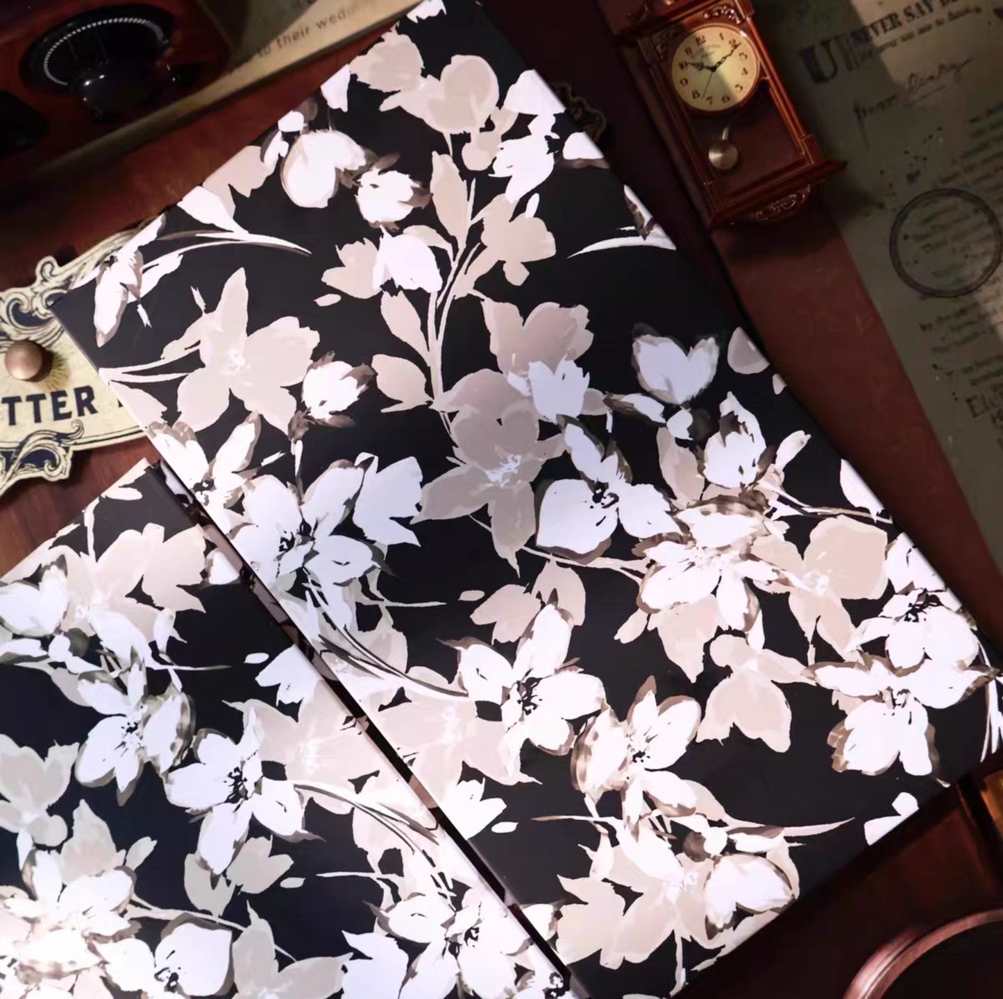 Floral Accordion Book 300g - Black Brown