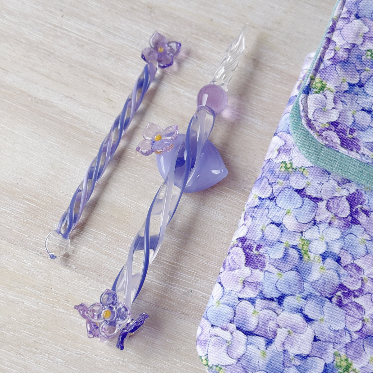 [Exclusive] Handmade Hydrangeas Glass Pen & Pen Rest