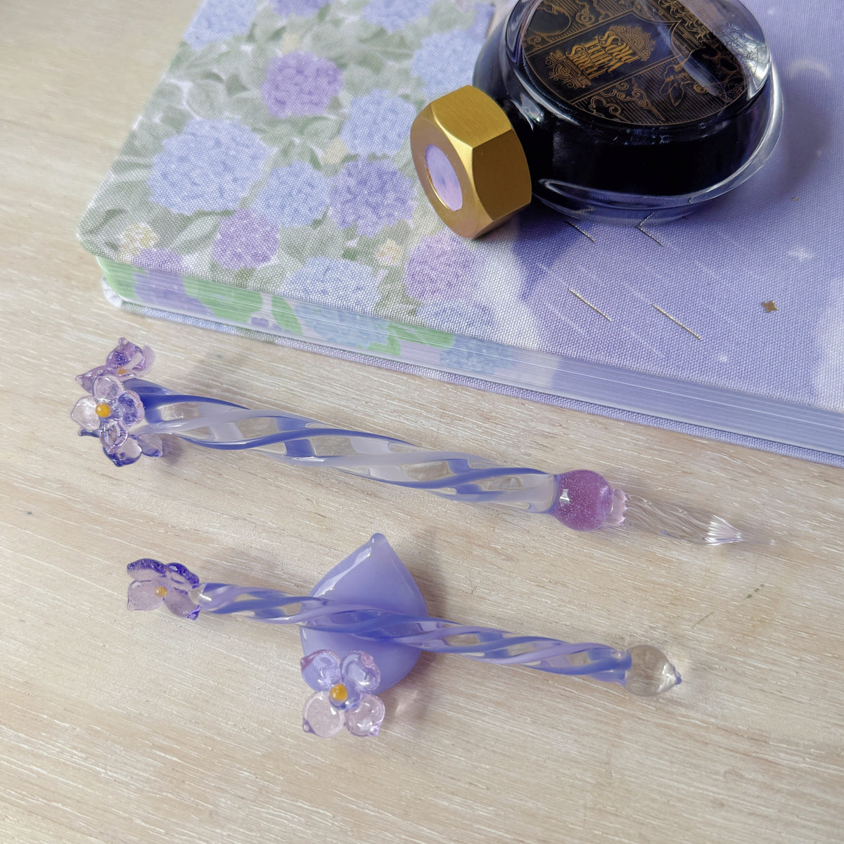 [Exclusive] Handmade Hydrangeas Glass Pen & Pen Rest