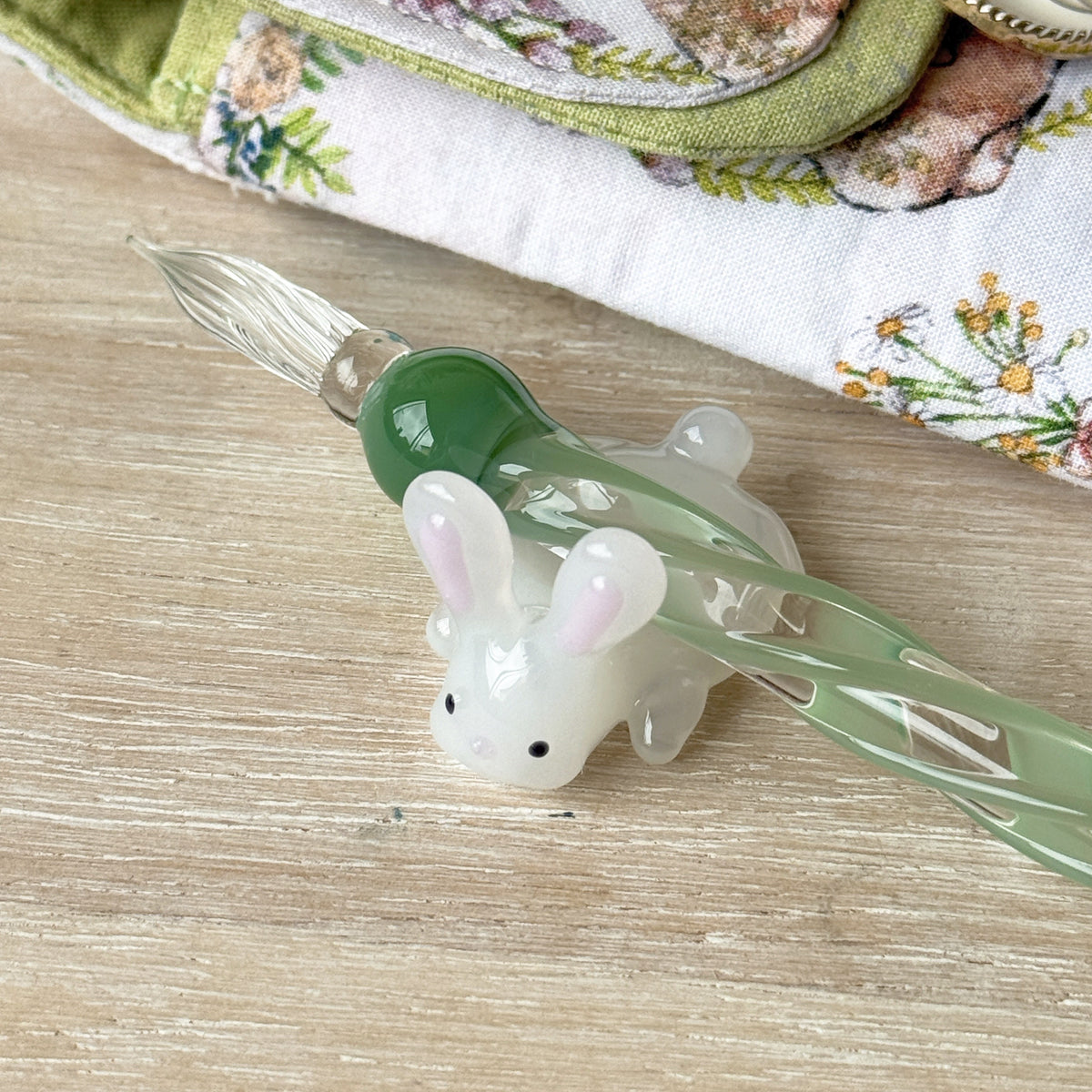 [Exclusive] Handmade Matcha Bunny Glass Pen & Pen Rest