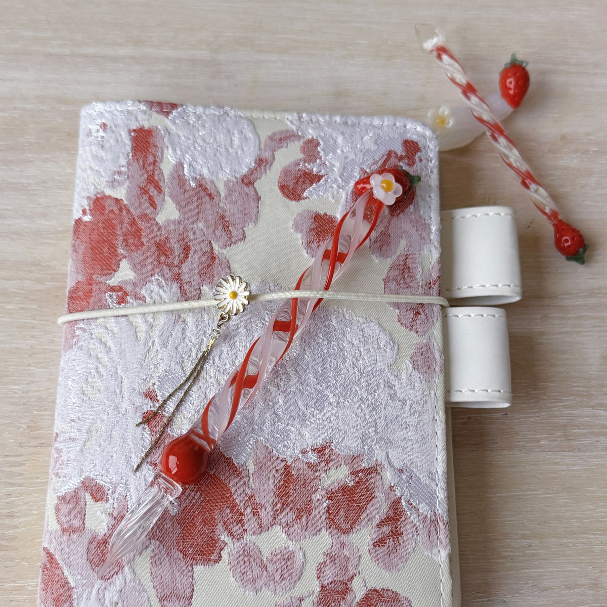 [Exclusive] Handmade Strawberry Glass Pen & Pen Rest