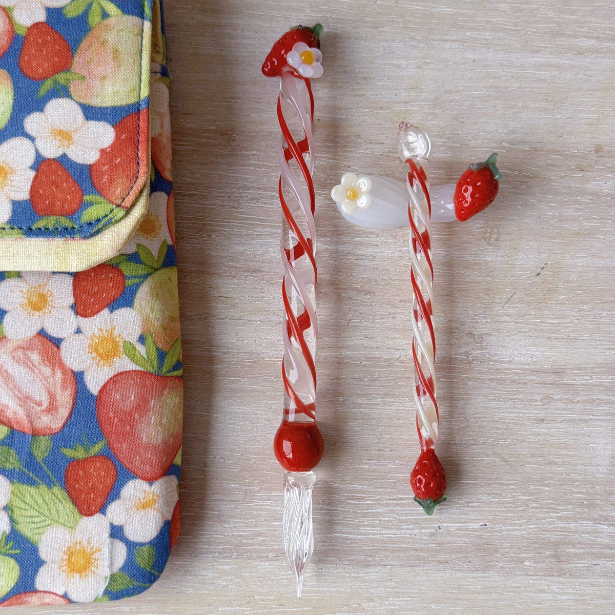 [Exclusive] Handmade Strawberry Glass Pen & Pen Rest