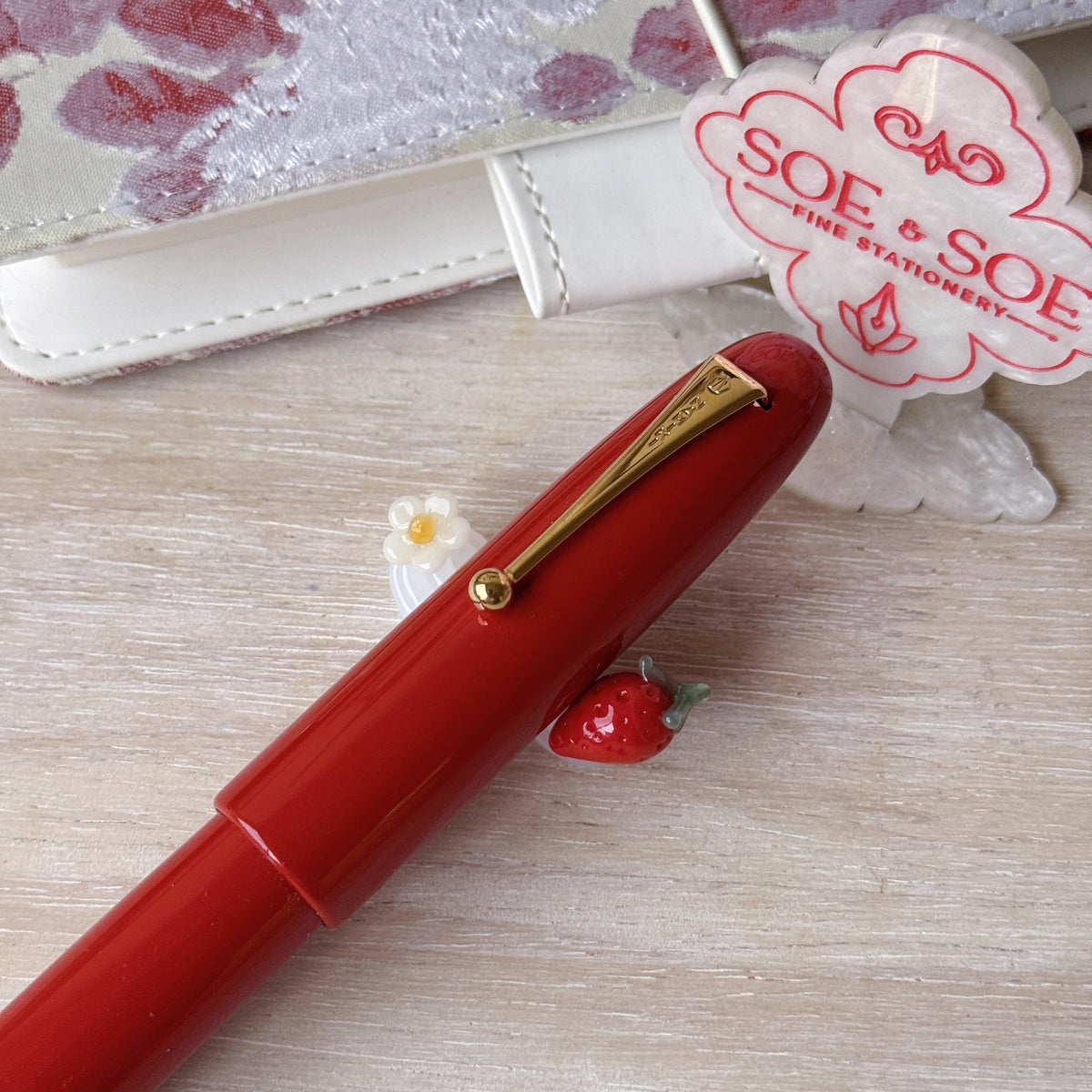 [Exclusive] Handmade Strawberry Glass Pen & Pen Rest