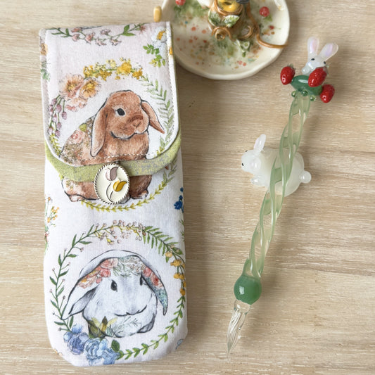 [Exclusive] Handmade Matcha Bunny Glass Pen & Pen Rest