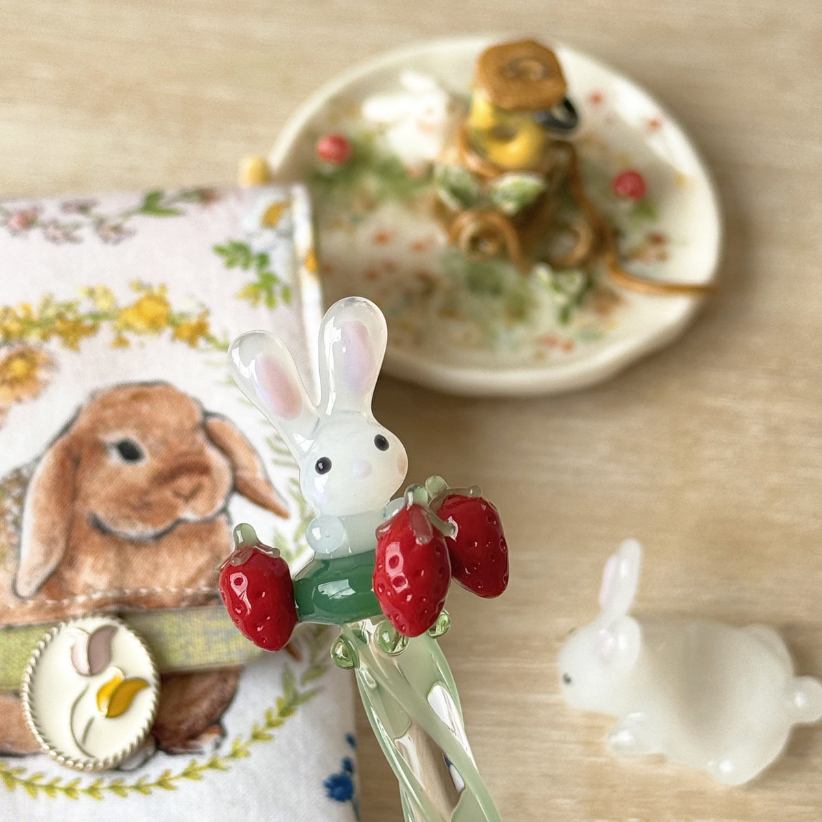 [Exclusive] Handmade Matcha Bunny Glass Pen & Pen Rest